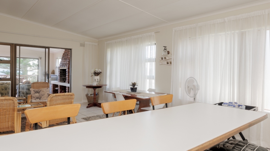 4 Bedroom Property for Sale in Struisbaai Western Cape